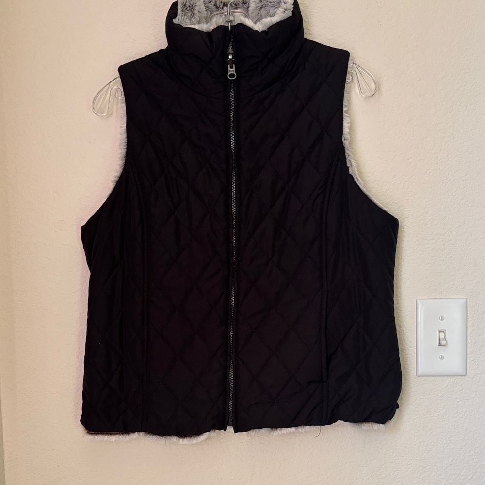Weatherproof Quilted Faux-Fur Lined Black Vest Size Medium
